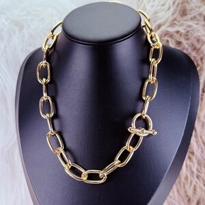 Beautiful weighted wide chain-link, goldtone toggle closure necklace